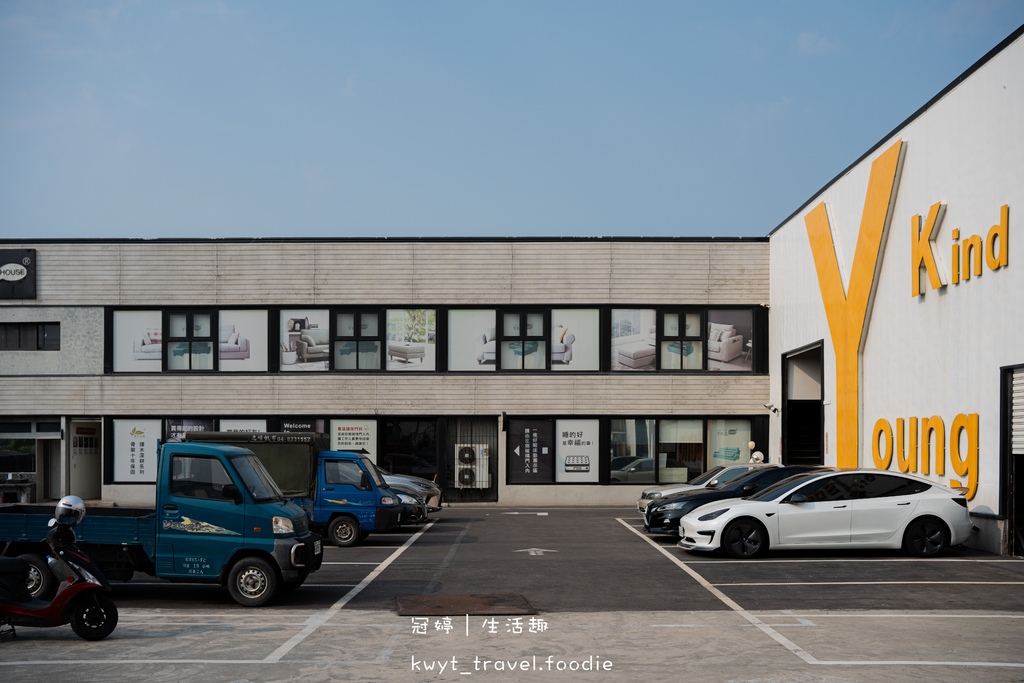 YKS沙發彰化展示體驗館停車場