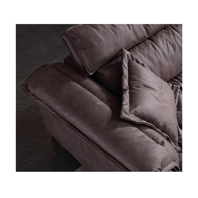 每組沙發附贈隨機出色小抱枕，柔軟好抱，增加舒適乘坐感