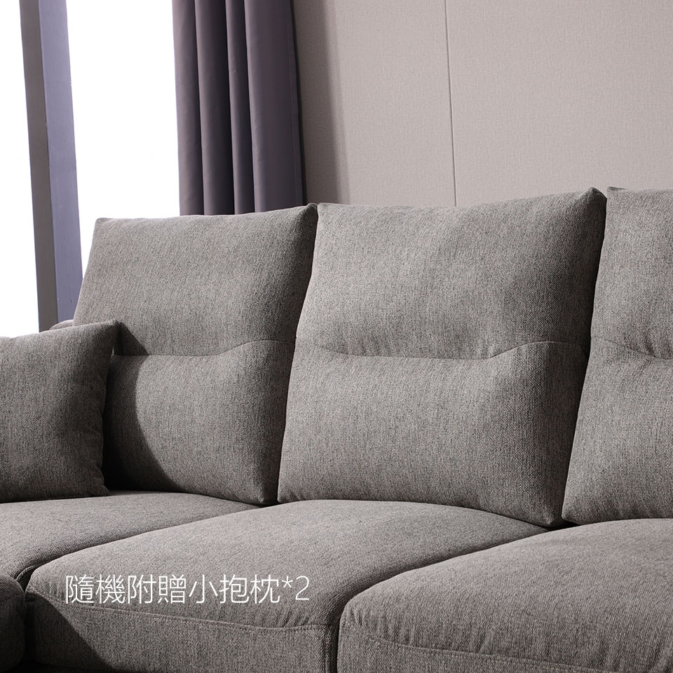 每組沙發搭贈隨機色小抱枕2個，柔軟好抱，營造居家溫馨與放鬆感
